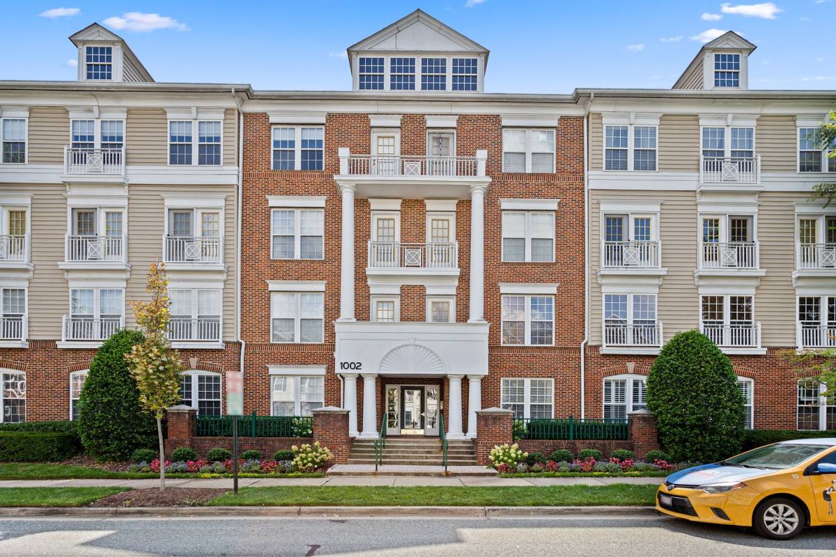 Condo for rent at 1002 Elmcroft Blvd, Rockville, MD 20850