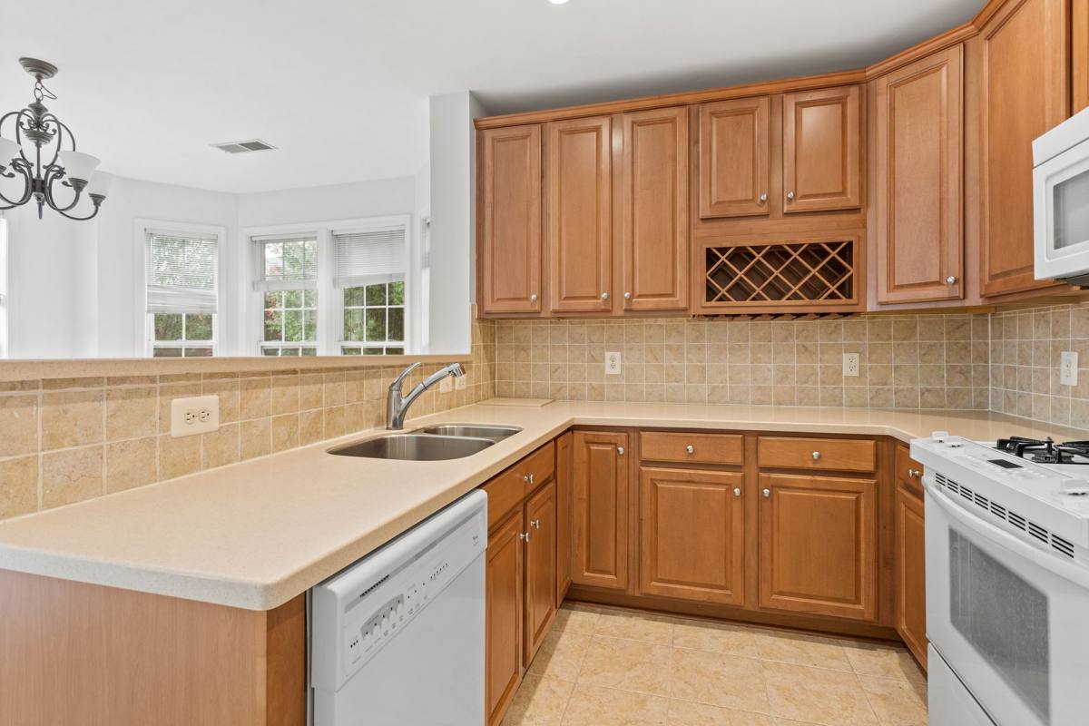 Condo for rent at 1002 Elmcroft Blvd, Rockville, MD 20850
