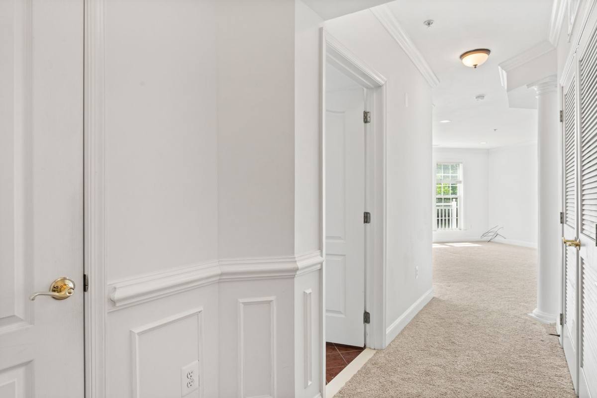 Condo for rent at 1002 Elmcroft Blvd, Rockville, MD 20850