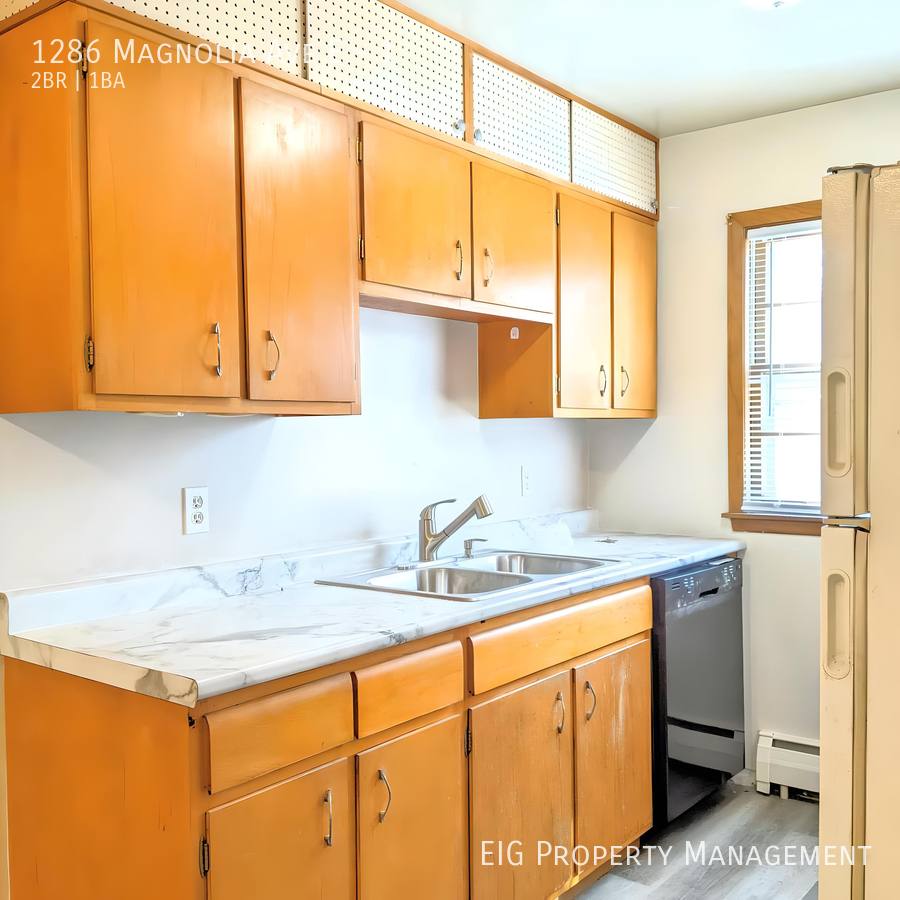 Apartment for rent at 1286 Magnolia Ave E #1, Saint Paul, MN 55106