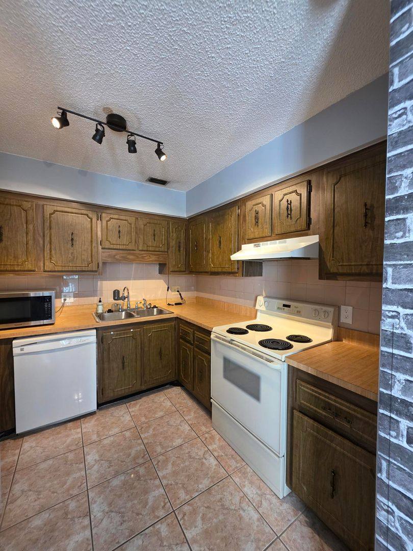 Apartment for rent at 3804 Cortez Dr #D, Tampa, FL 33614