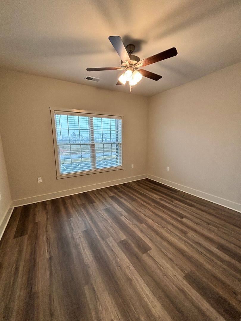 Apartment for rent at 5366 Bakers Spring St, Bowling Green, KY 42101