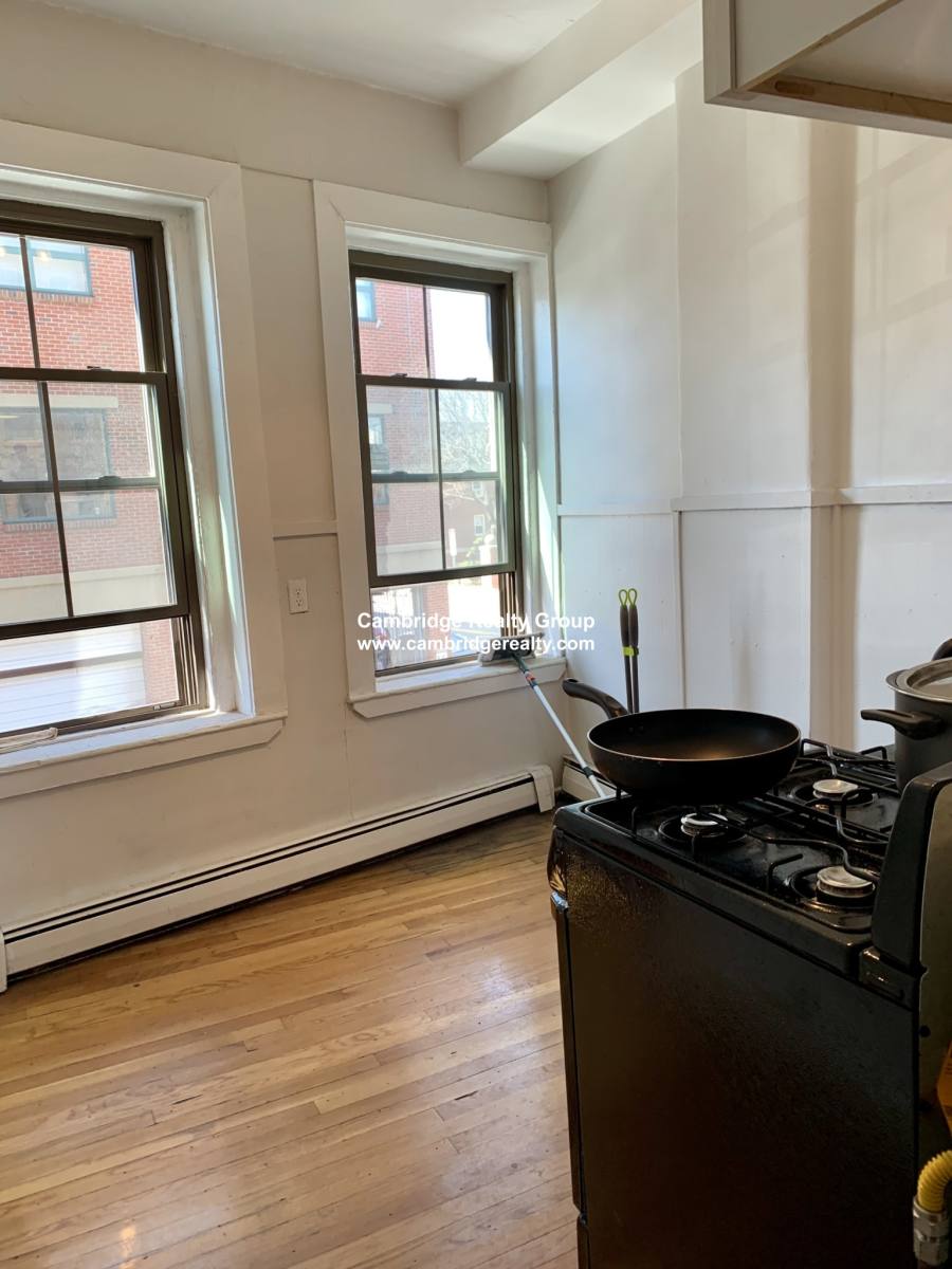 Apartment for rent at 110 Willow St #2, Cambridge, MA 02141