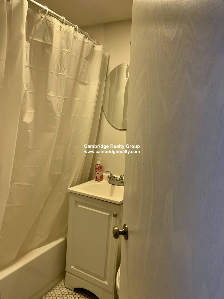 Apartment for rent at 110 Willow St #2, Cambridge, MA 02141