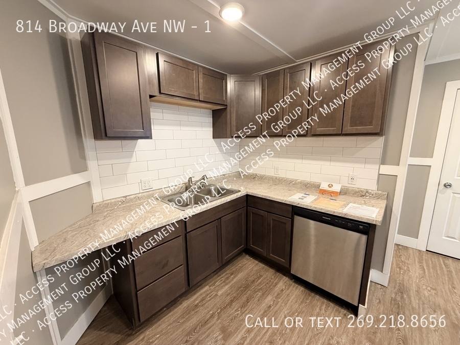 Apartment for rent at 814 Broadway Ave NW #1, Grand Rapids, MI 49504