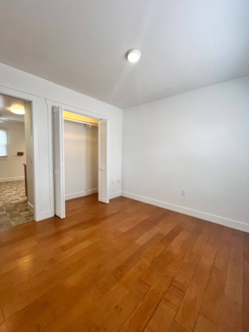 Apartment for rent at 245 - 249 4th Ave, Venice, CA 90291