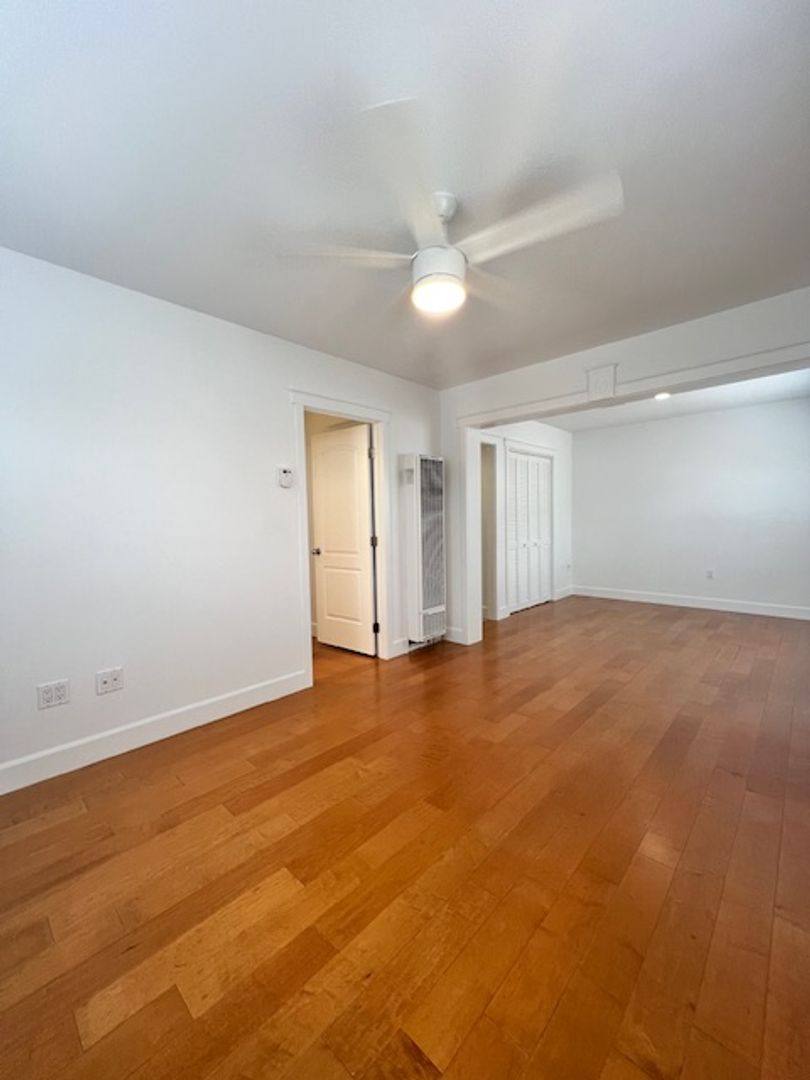Apartment for rent at 245 - 249 4th Ave, Venice, CA 90291