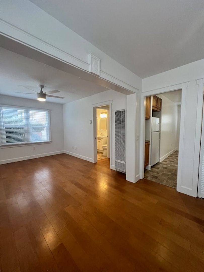 Apartment for rent at 245 - 249 4th Ave, Venice, CA 90291