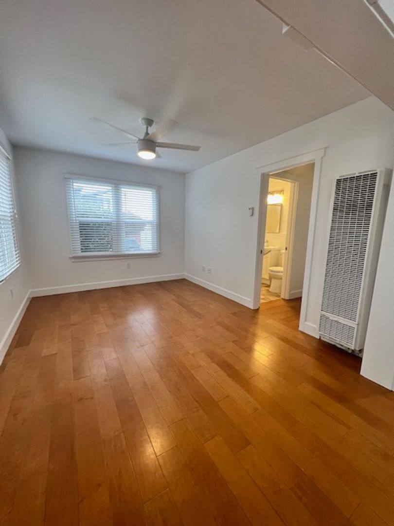 Apartment for rent at 245 - 249 4th Ave, Venice, CA 90291