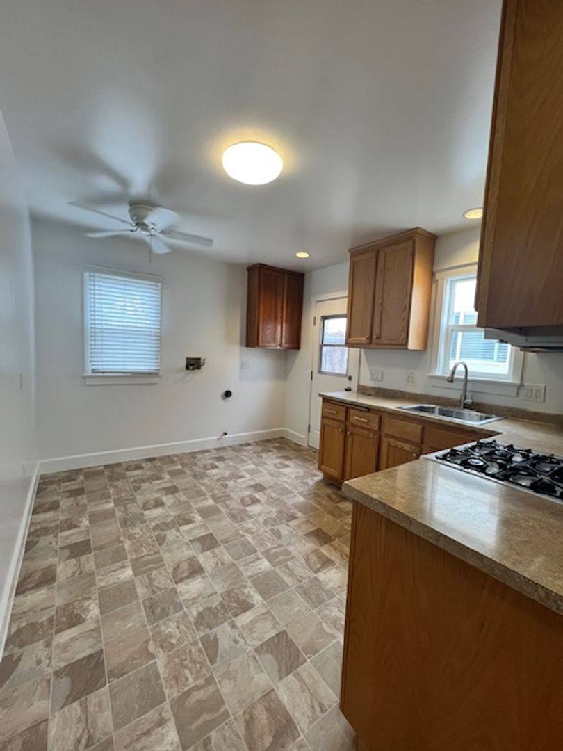 Apartment for rent at 245 - 249 4th Ave, Venice, CA 90291