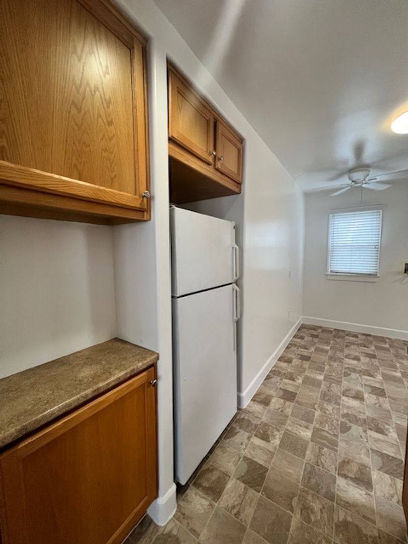 Apartment for rent at 245 - 249 4th Ave, Venice, CA 90291
