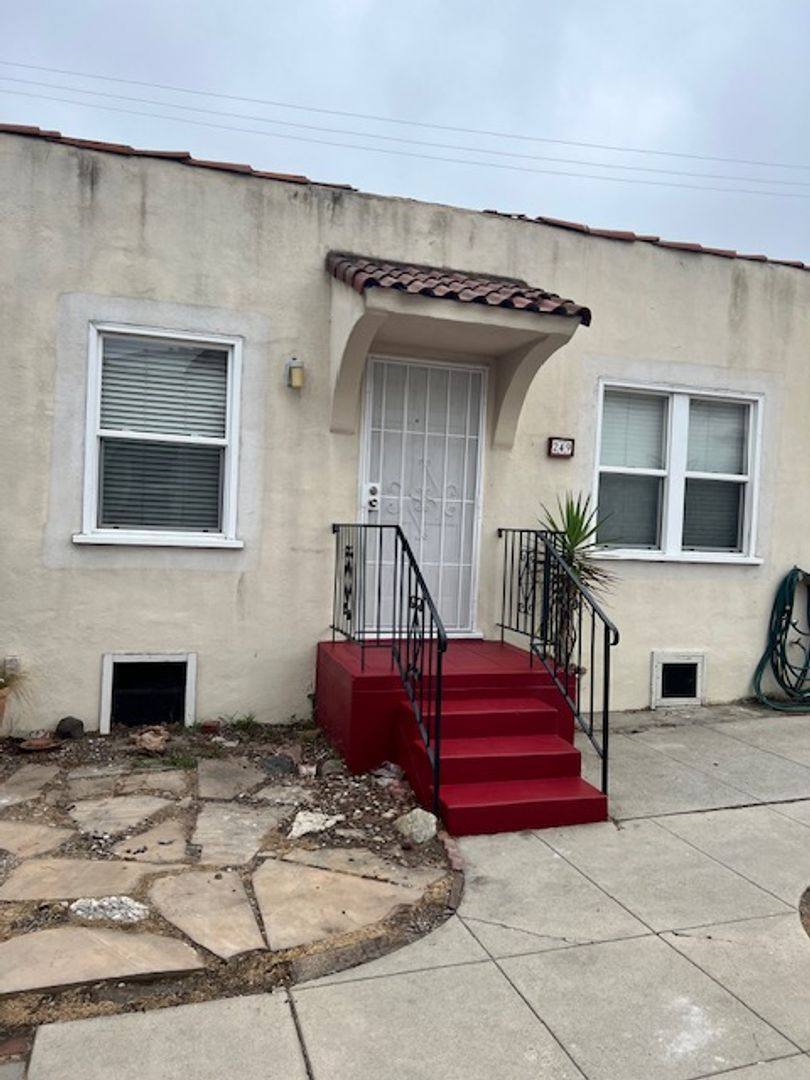 Apartment for rent at 245 - 249 4th Ave, Venice, CA 90291