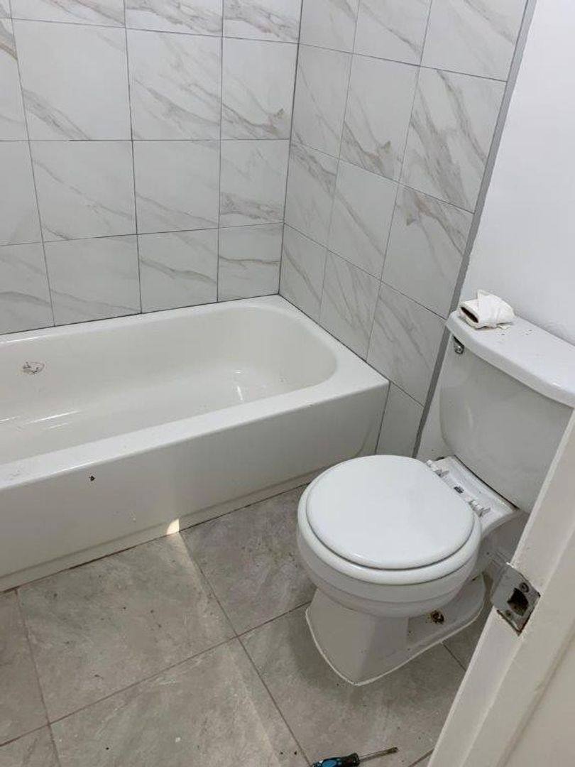 Apartment for rent at 7525 Sepulveda Blvd, Van Nuys, CA 91405