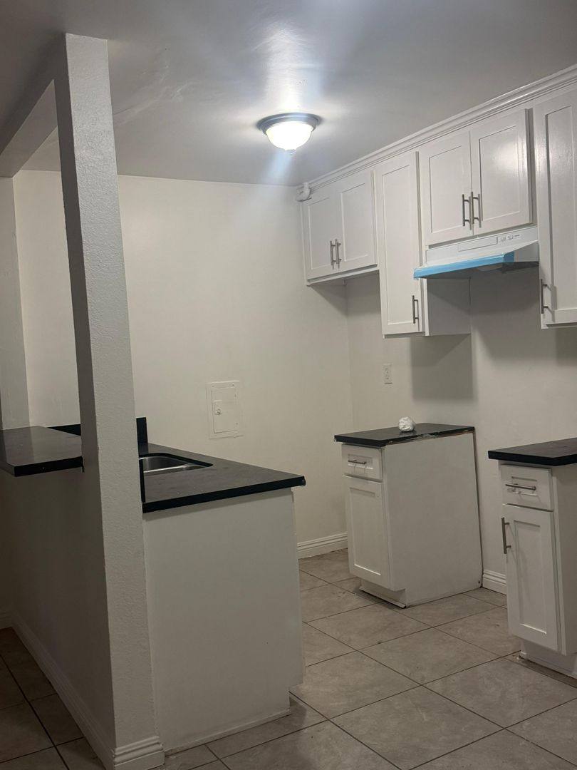 Apartment for rent at 7525 Sepulveda Blvd, Van Nuys, CA 91405