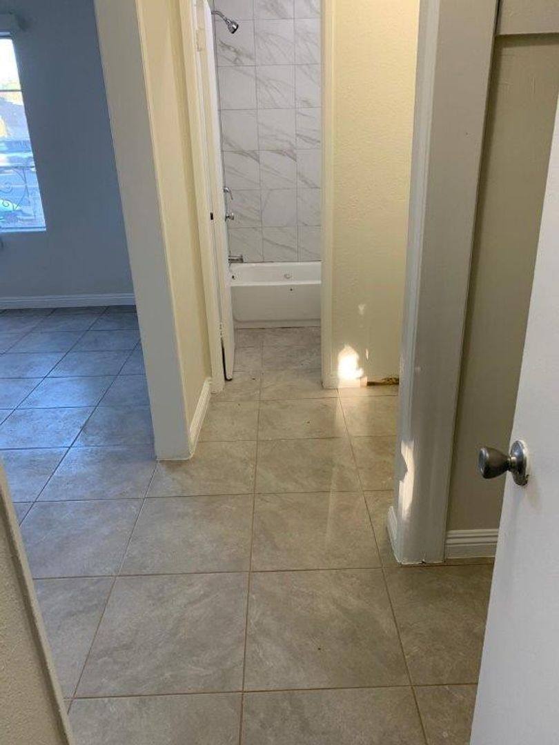 Apartment for rent at 7525 Sepulveda Blvd, Van Nuys, CA 91405