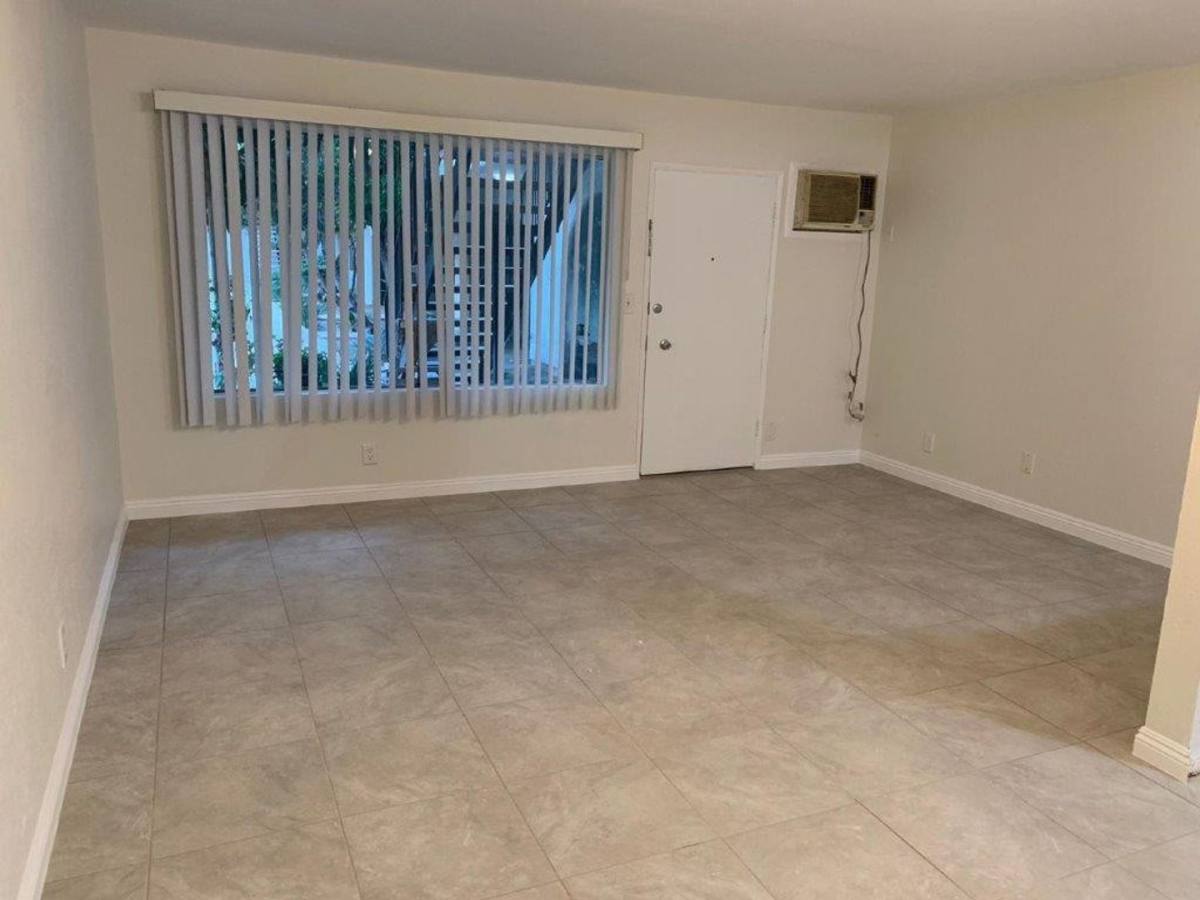 Apartment for rent at 7525 Sepulveda Blvd, Van Nuys, CA 91405