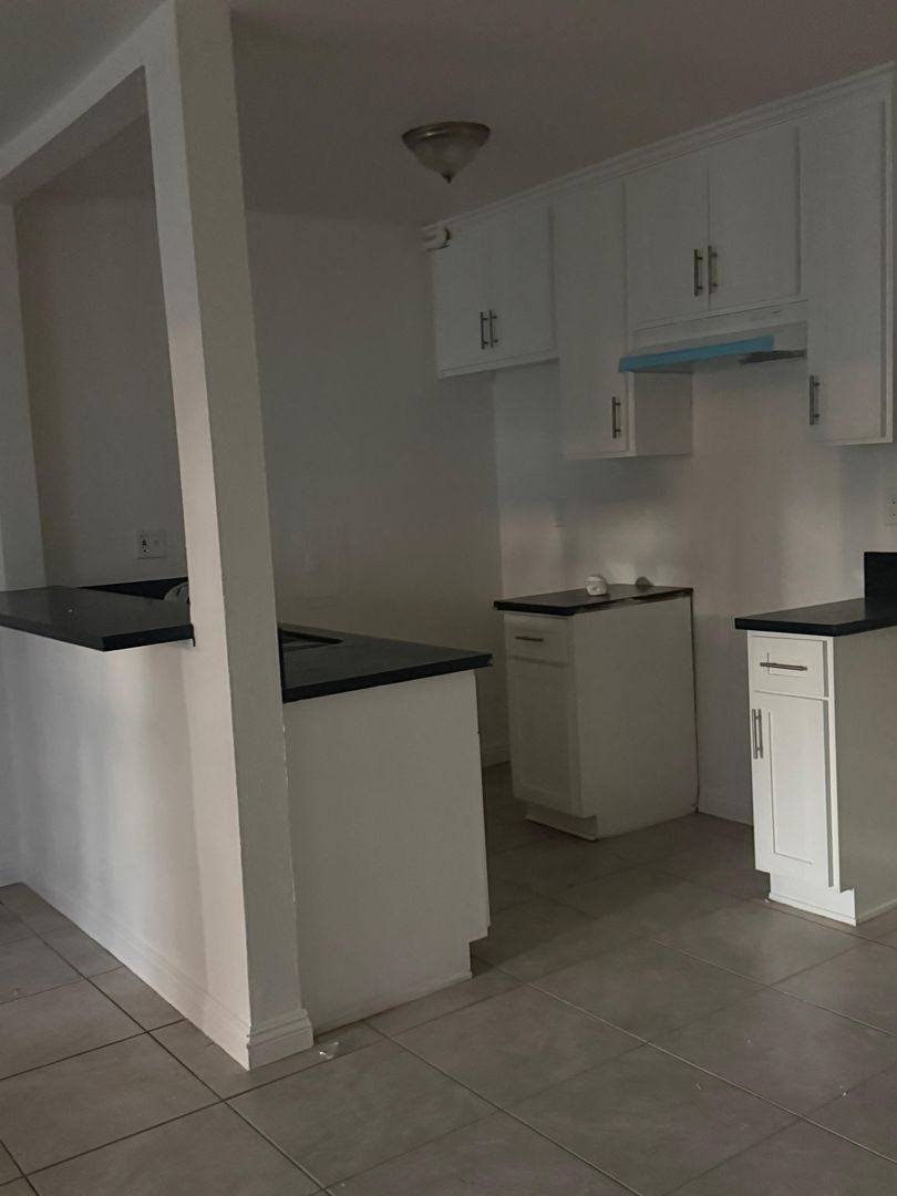 Apartment for rent at 7525 Sepulveda Blvd, Van Nuys, CA 91405