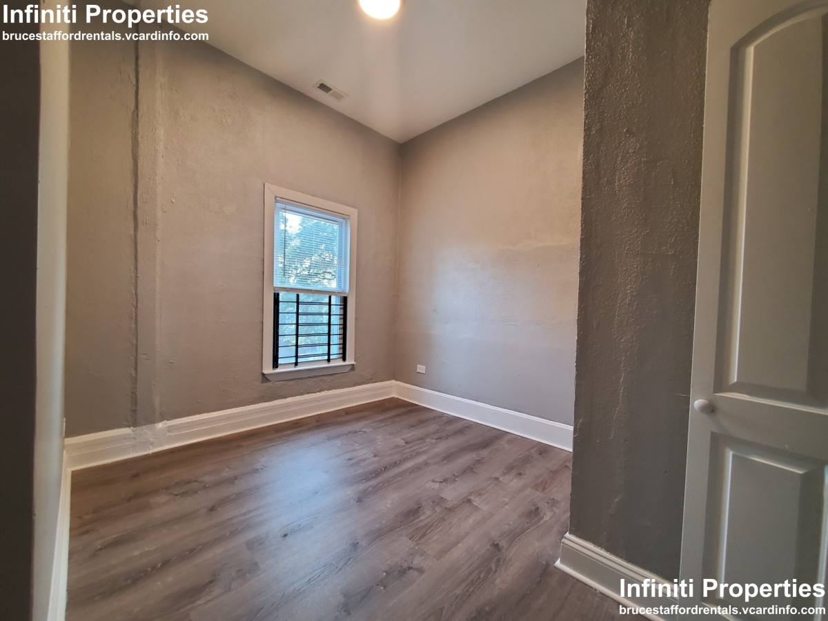 Apartment for rent at 1350 E 76th St #2, Chicago, IL 60619