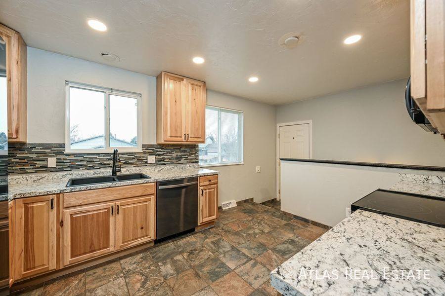 House for rent at 16729 E Layton Ave, Aurora, CO 80015