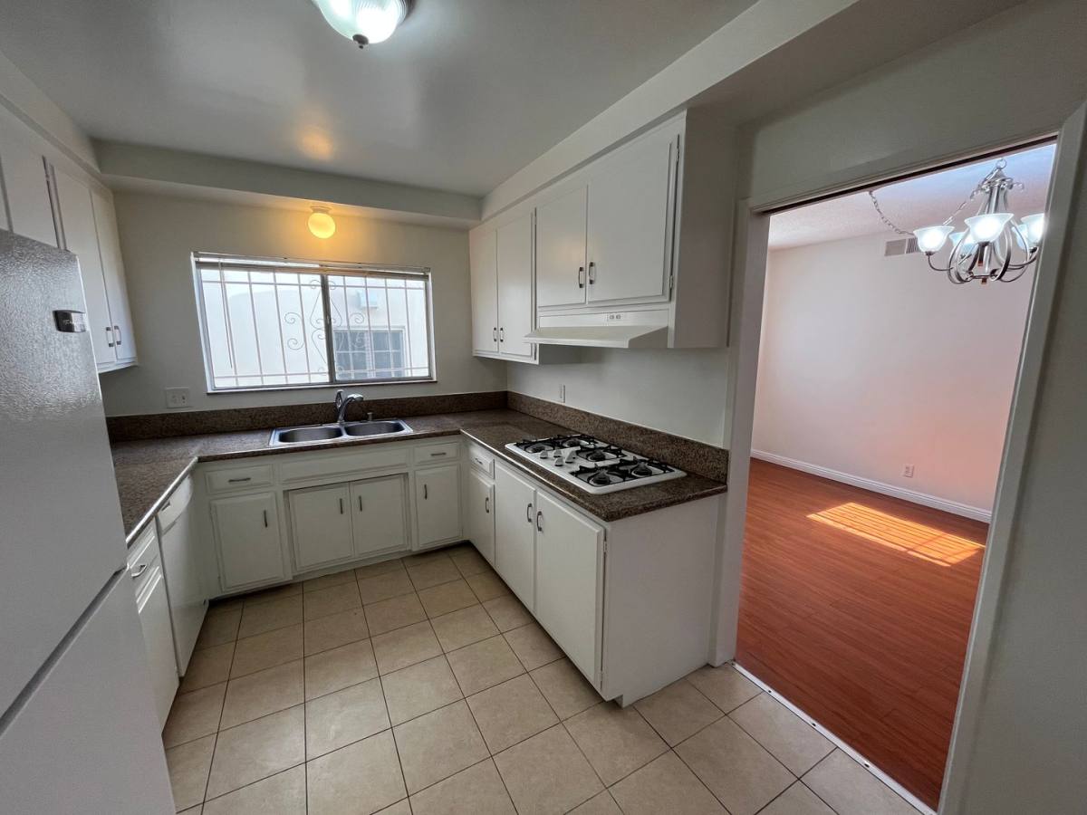 Apartment for rent at 1065 S Holt Ave, Los Angeles, CA 90035