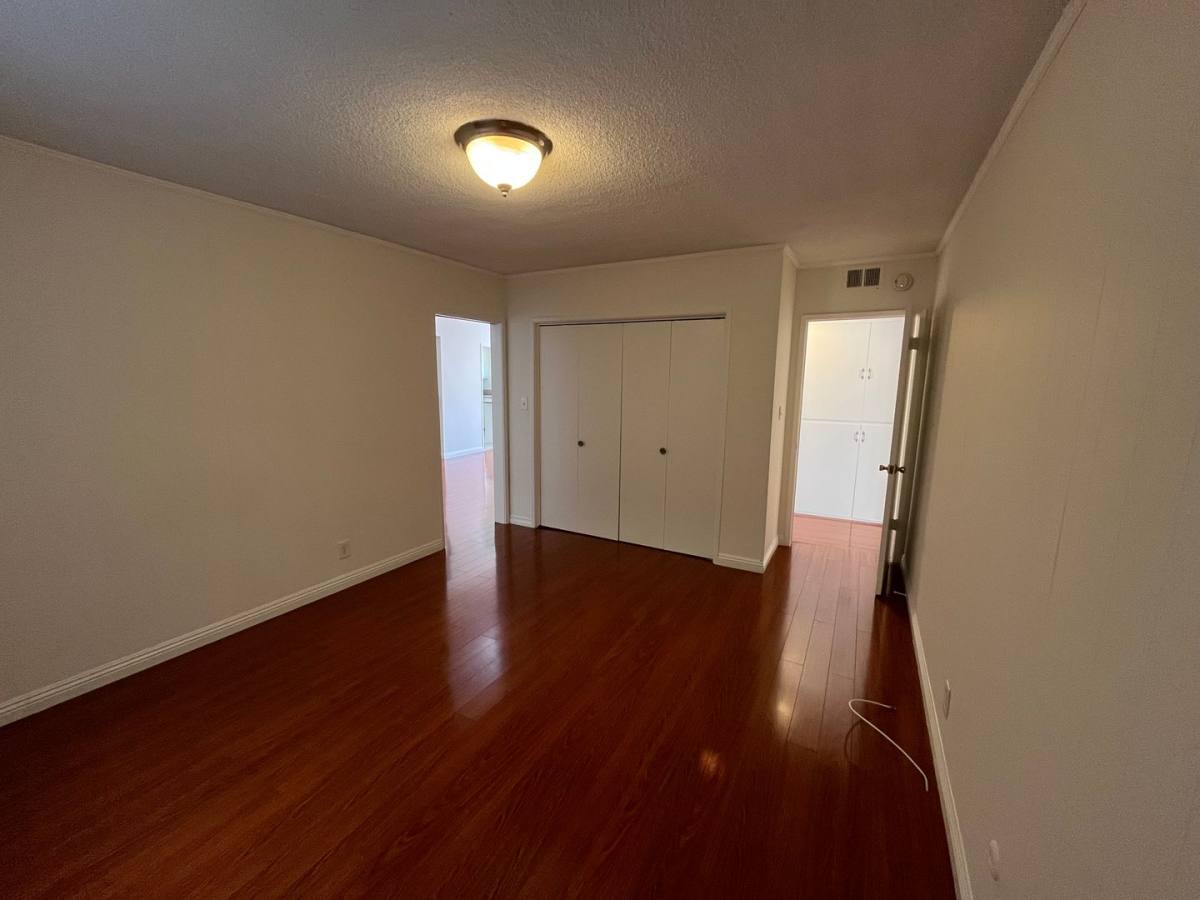 Apartment for rent at 1065 S Holt Ave, Los Angeles, CA 90035