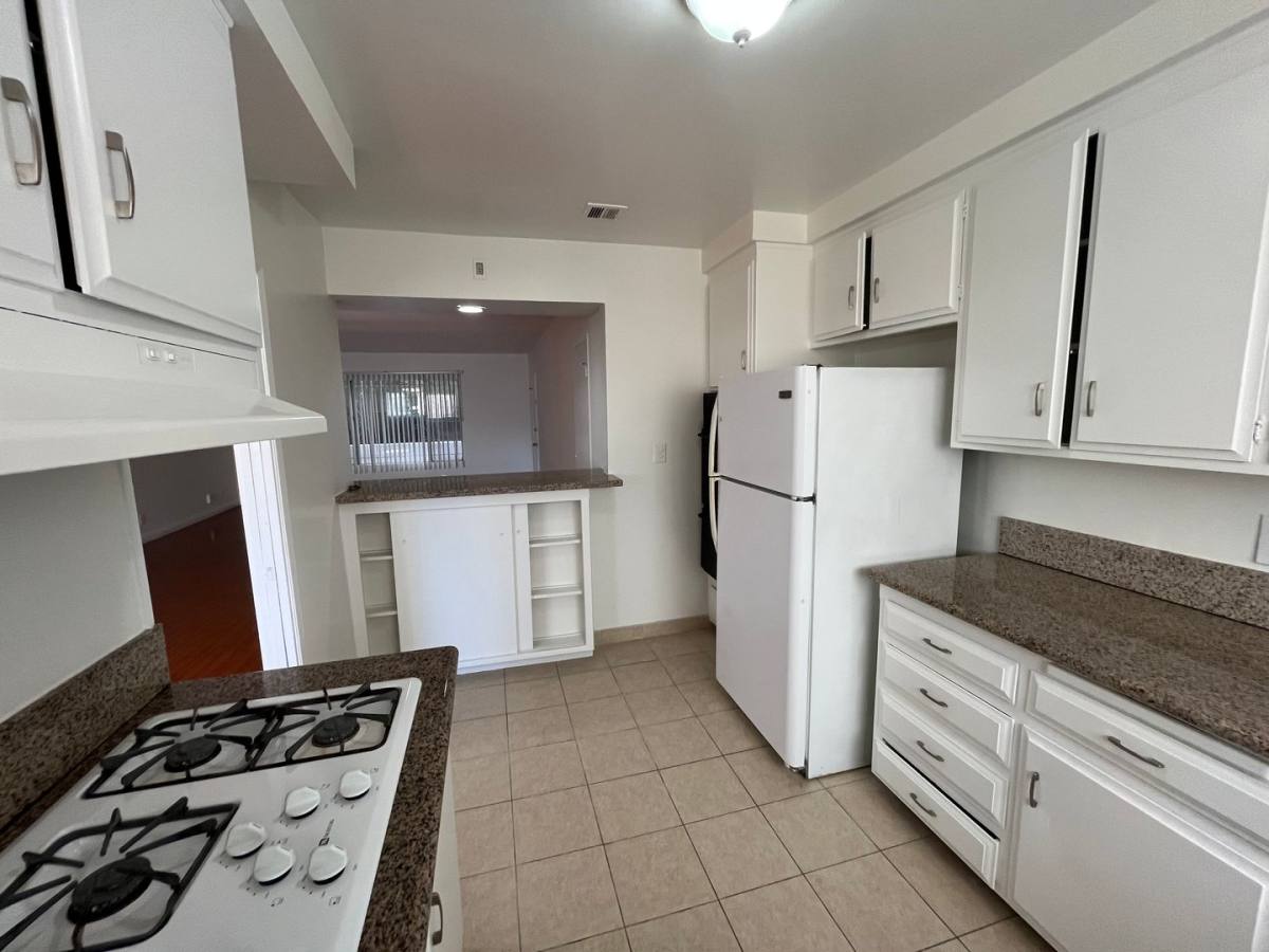 Apartment for rent at 1065 S Holt Ave, Los Angeles, CA 90035