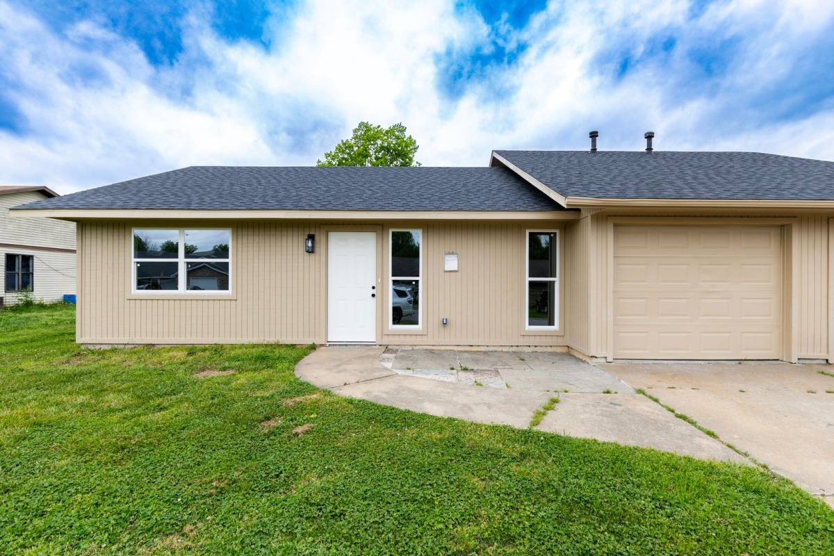 House for rent at 1802 S 14th Place, Rogers, AR 72756