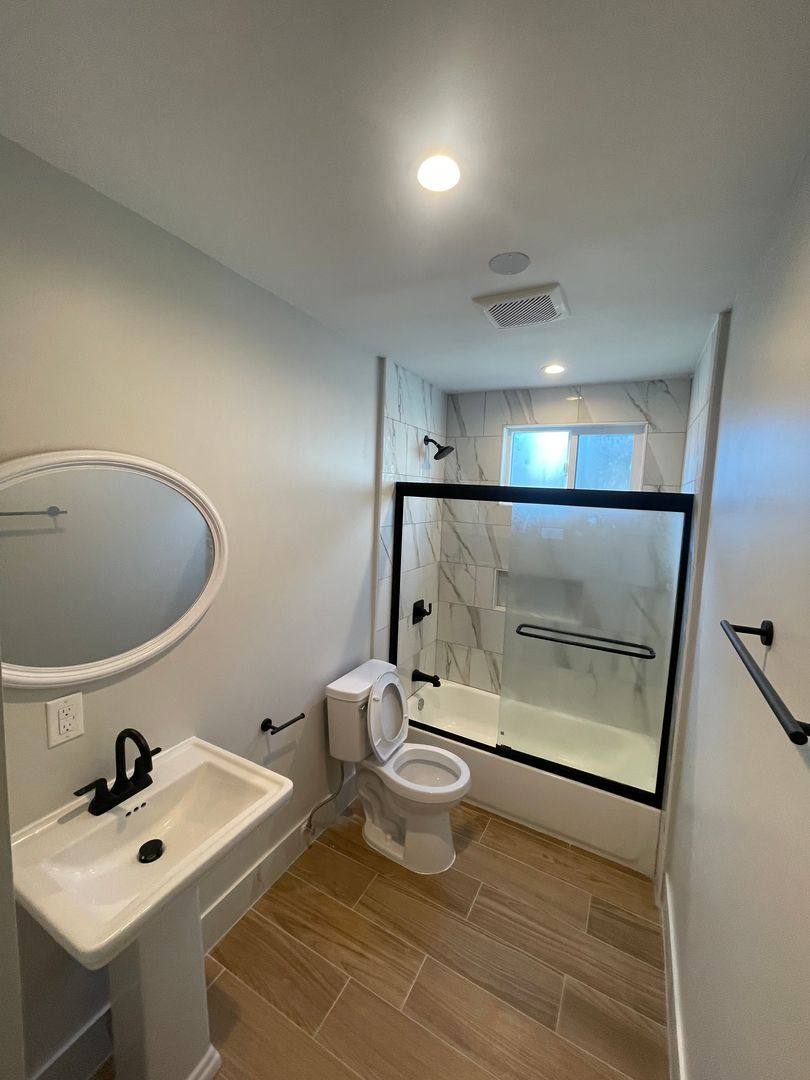 Apartment for rent at 1819 S Manhattan Place, Los Angeles, CA 90019