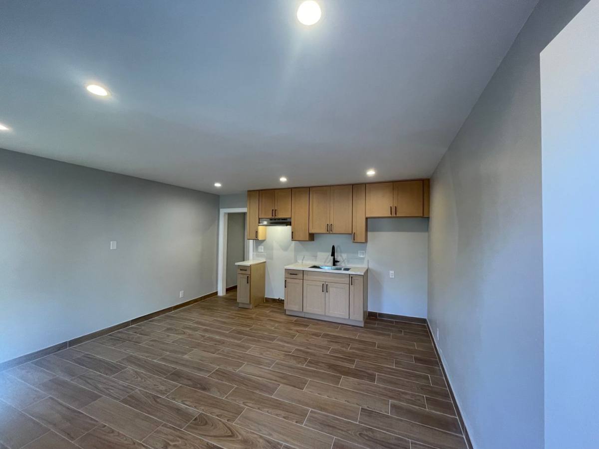 Apartment for rent at 1819 S Manhattan Place, Los Angeles, CA 90019
