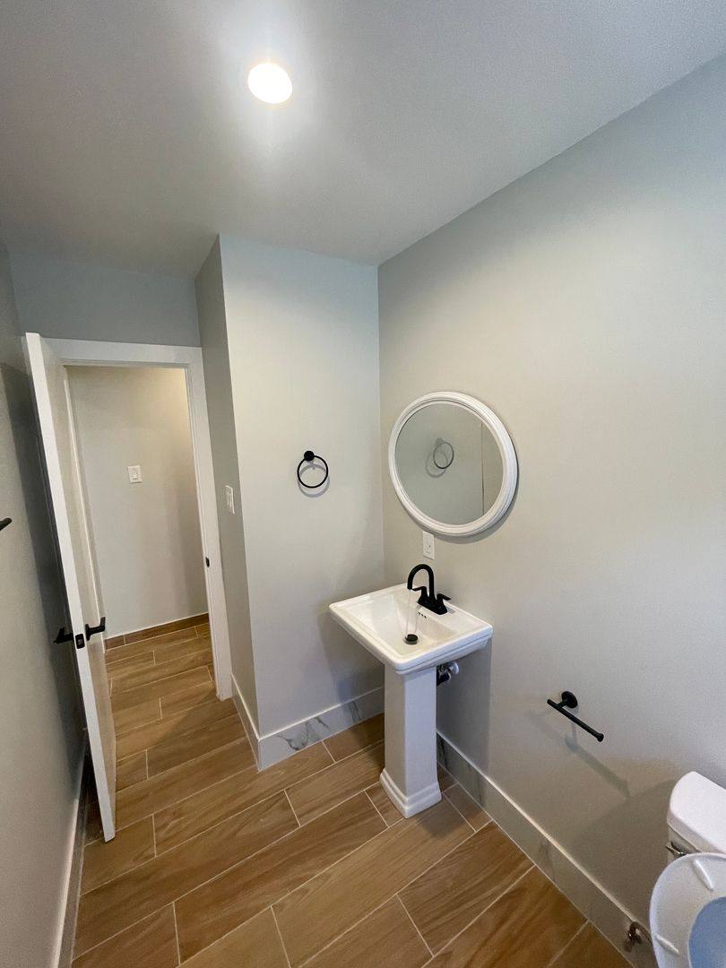 Apartment for rent at 1819 S Manhattan Place, Los Angeles, CA 90019