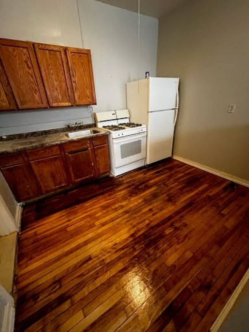 Apartment for rent at 828 W Windlake Ave, Milwaukee, WI 53204