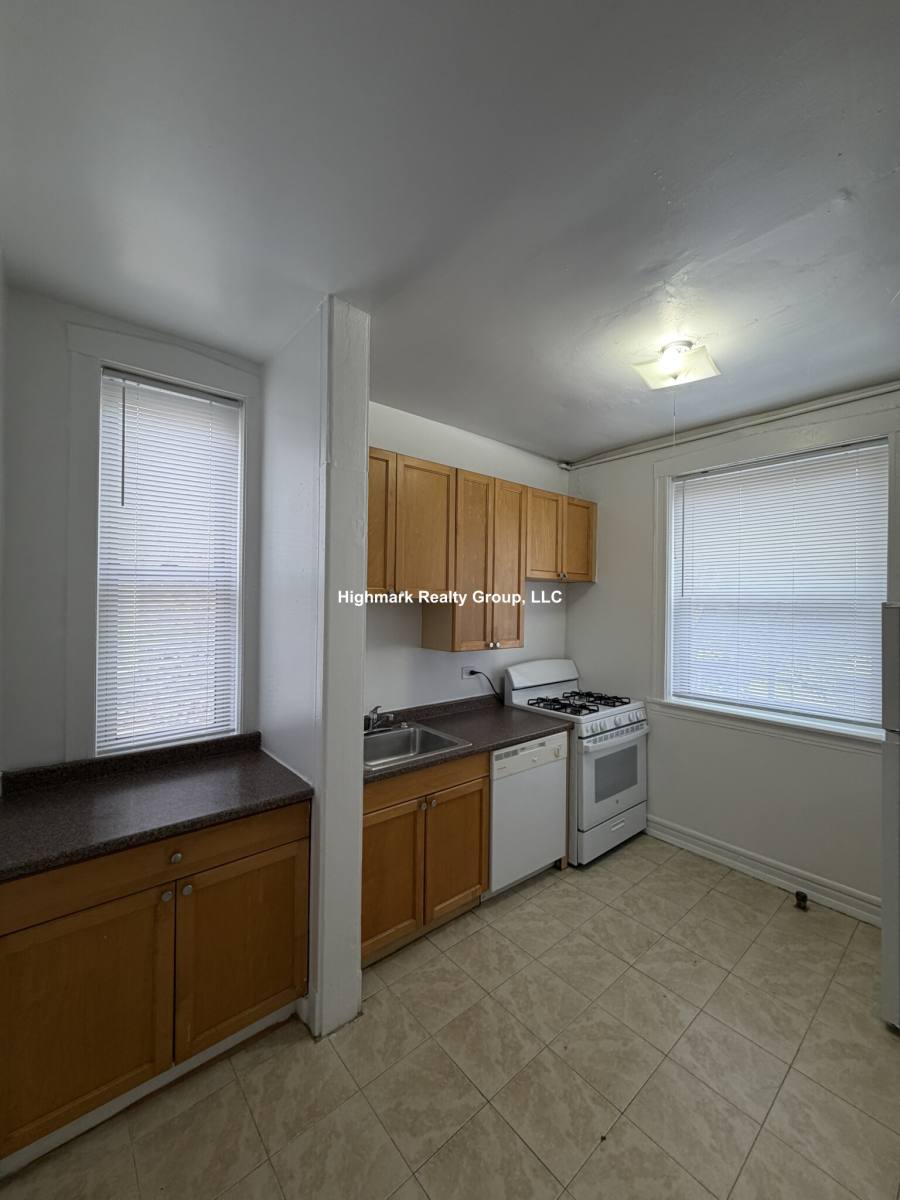 Apartment for rent at 7507 N Greenview Ave #3N, Chicago, IL 60626