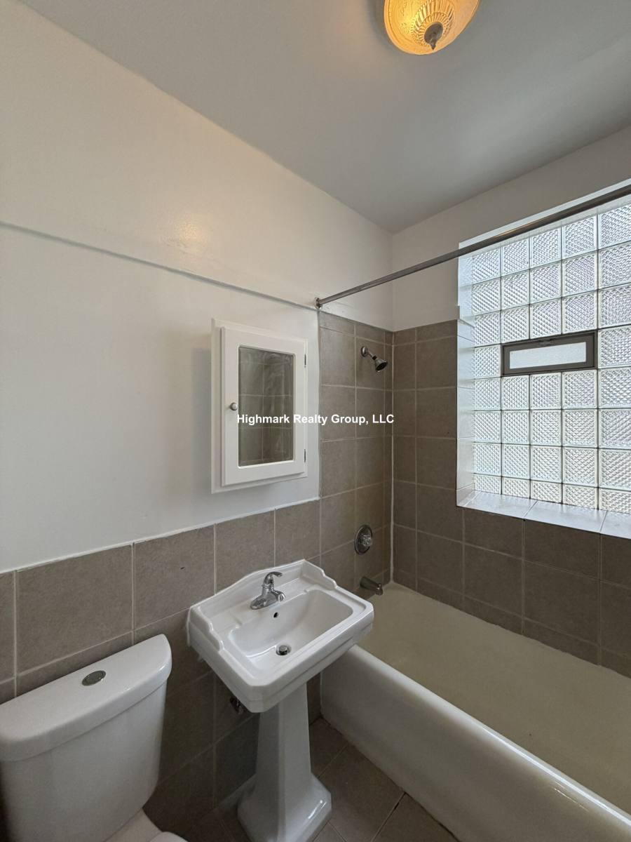 Apartment for rent at 7507 N Greenview Ave #3N, Chicago, IL 60626