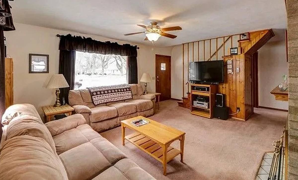 House for rent at 1202 Cambridge Dr, Champaign, IL 61821