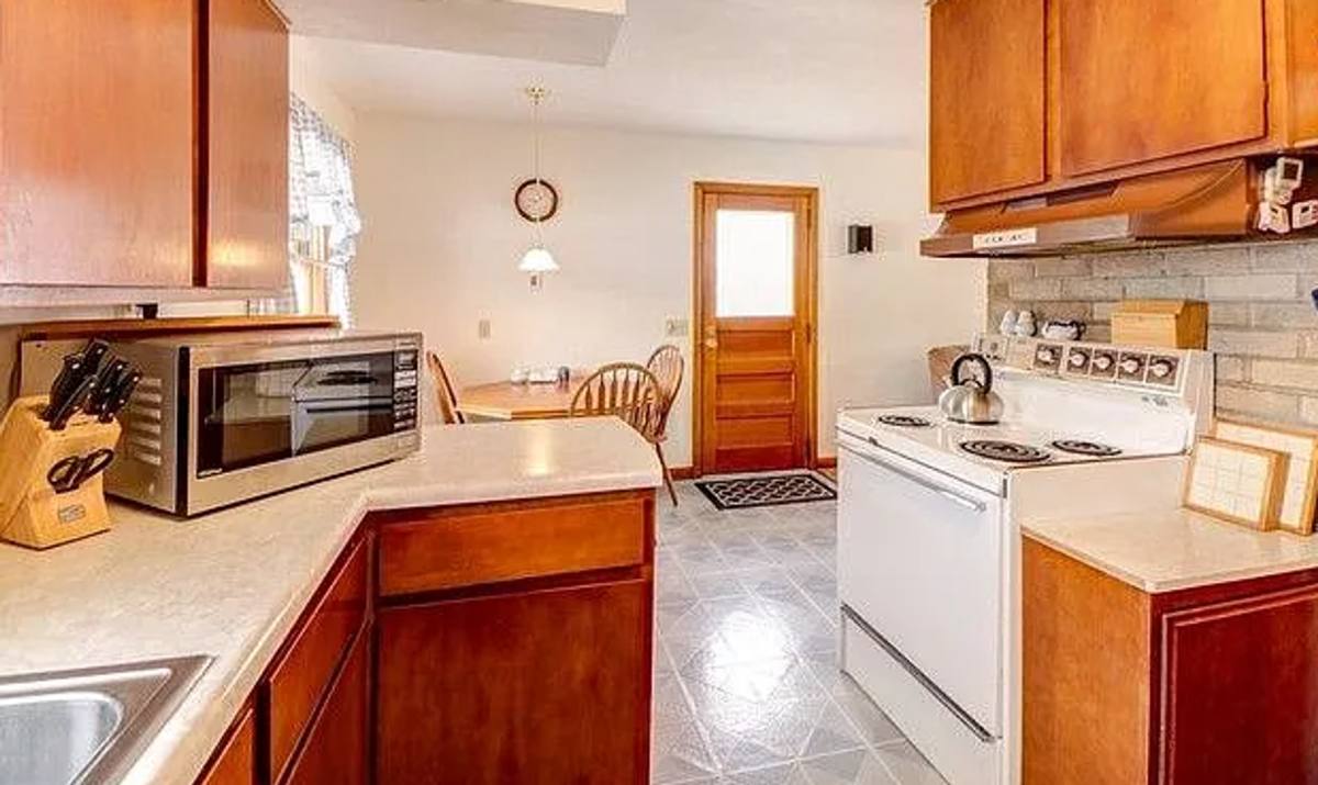 House for rent at 1202 Cambridge Dr, Champaign, IL 61821