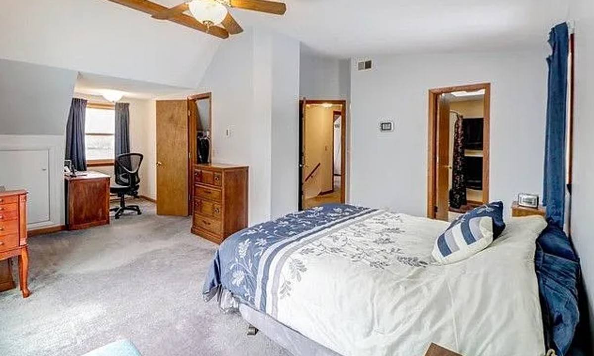 House for rent at 1202 Cambridge Dr, Champaign, IL 61821