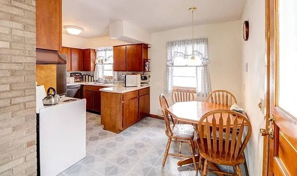 House for rent at 1202 Cambridge Dr, Champaign, IL 61821