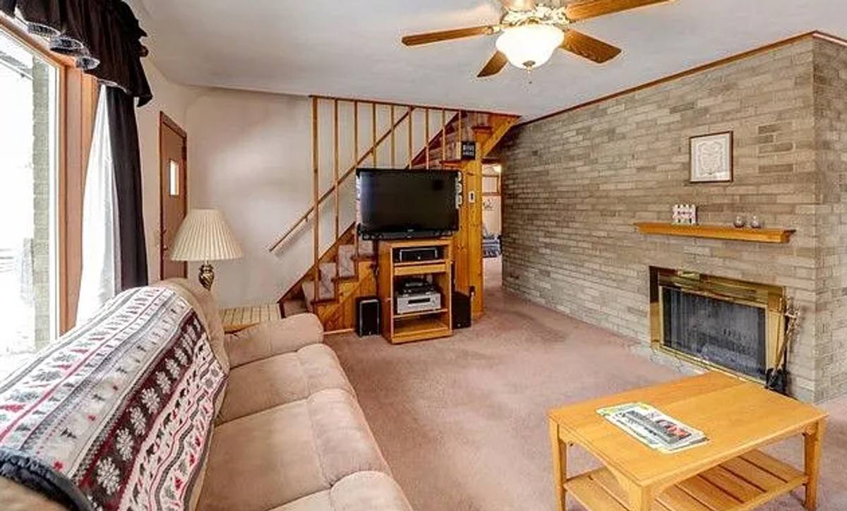 House for rent at 1202 Cambridge Dr, Champaign, IL 61821