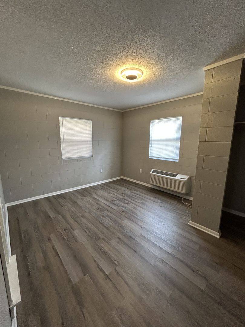 Apartment for rent at 1411 S Broadway, Pittsburg, KS 66762