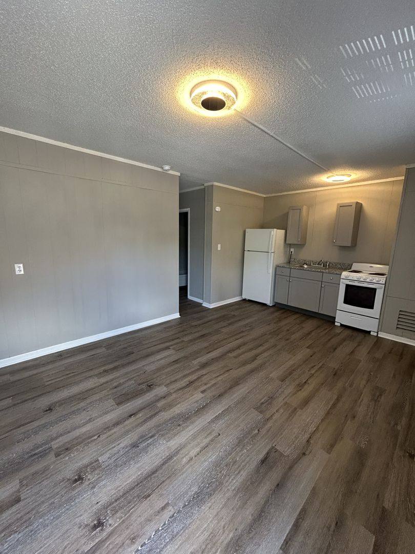 Apartment for rent at 1411 S Broadway, Pittsburg, KS 66762