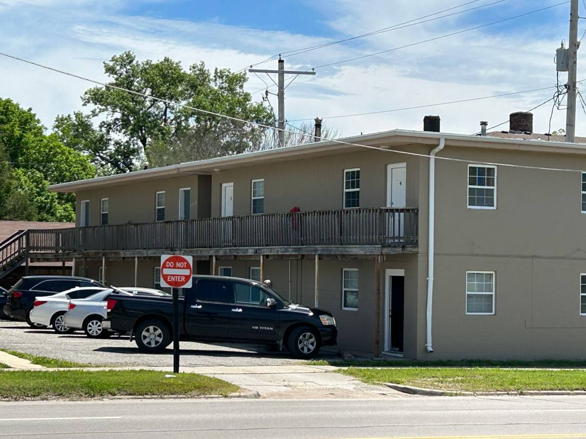Apartment for rent at 1411 S Broadway, Pittsburg, KS 66762