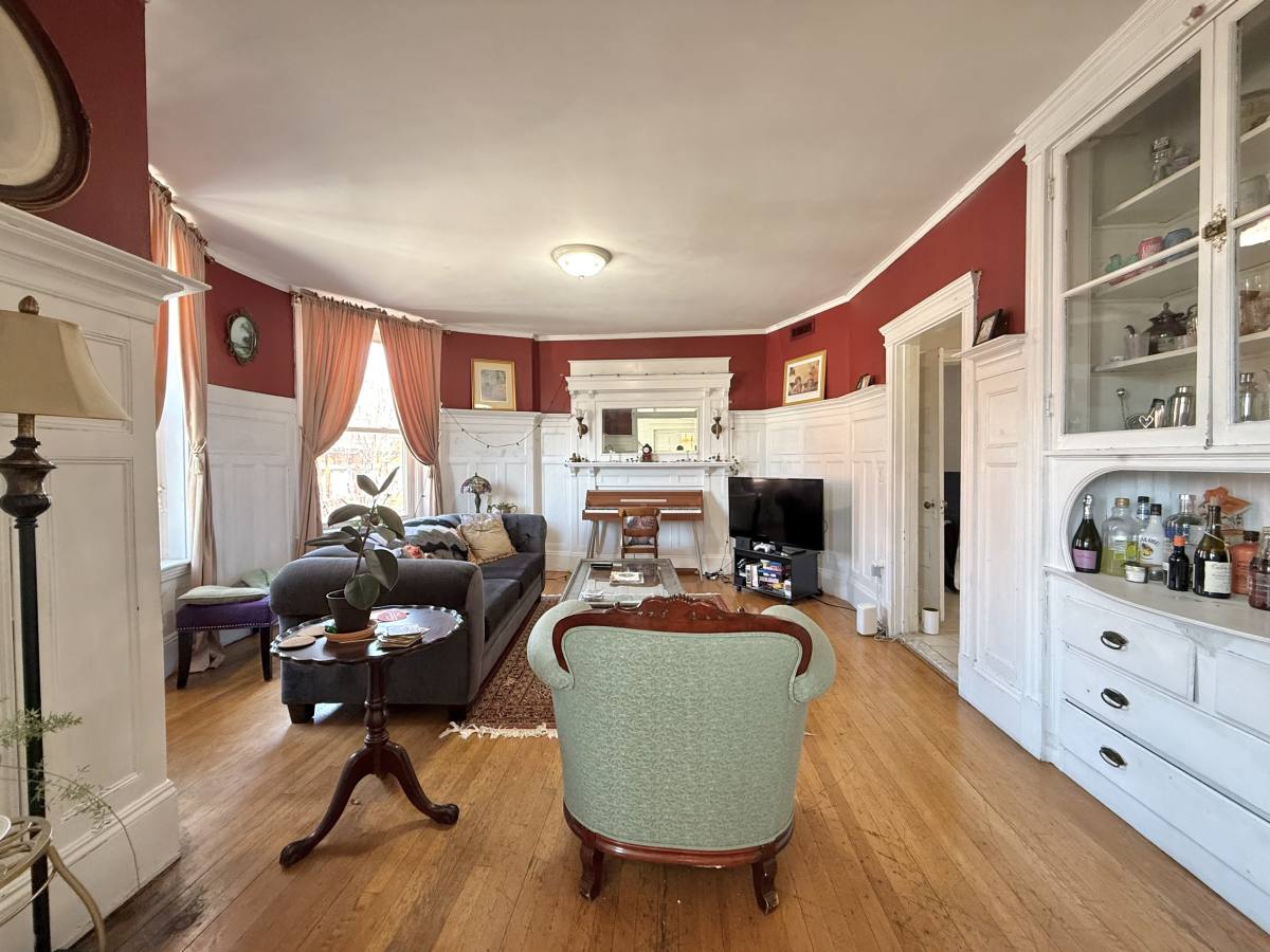 Apartment for rent at 1908 Beacon St #3, Brookline, MA 02445