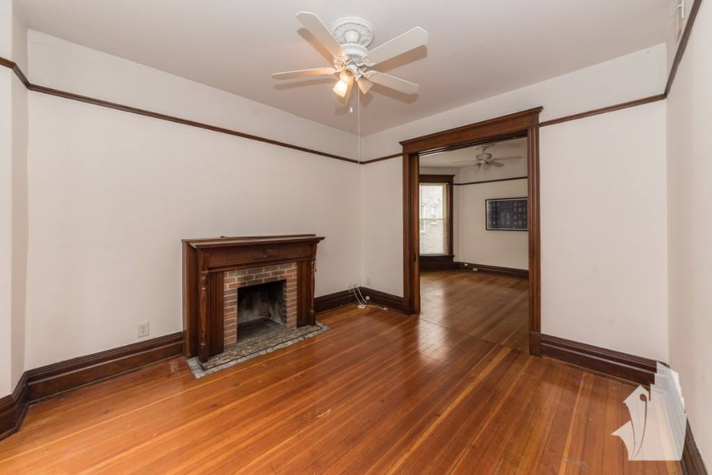 Apartment for rent at 851 W Wellington Ave #1F, Chicago, IL 60657