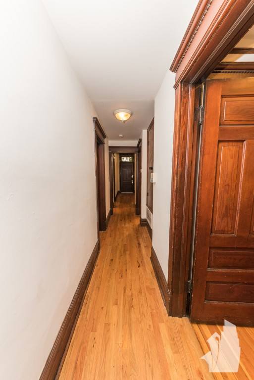 Apartment for rent at 851 W Wellington Ave #1F, Chicago, IL 60657