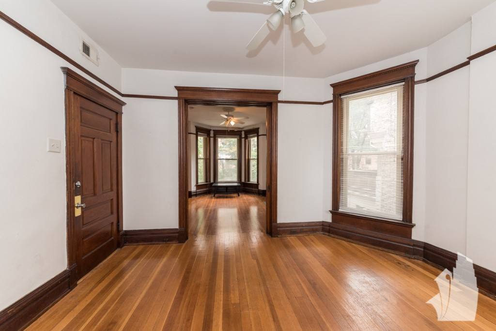 Apartment for rent at 851 W Wellington Ave #1F, Chicago, IL 60657