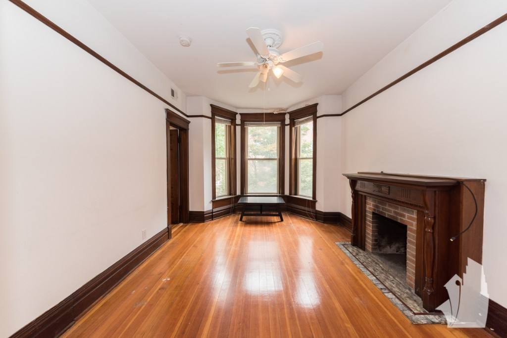 Apartment for rent at 851 W Wellington Ave #1F, Chicago, IL 60657