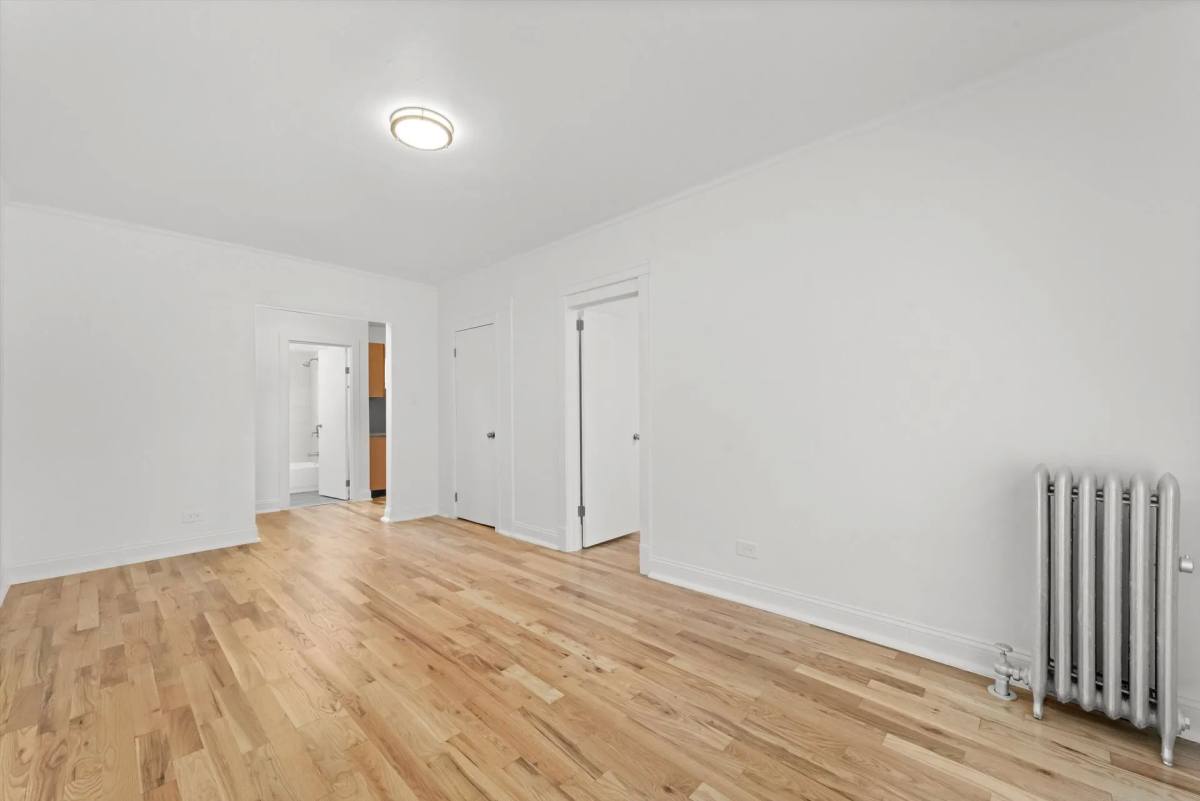 Apartment for rent at 1724 W N Shore Ave #3F, Chicago, IL 60626
