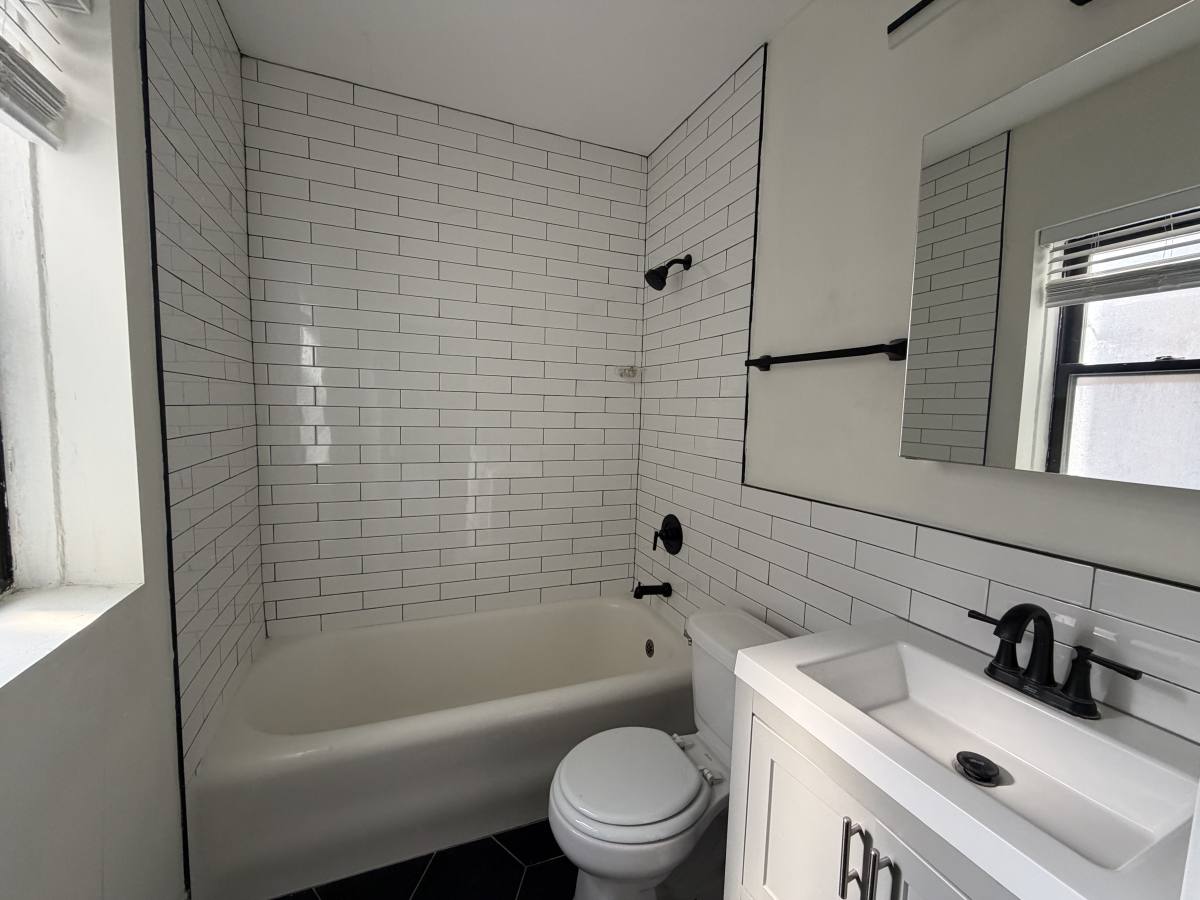 Apartment for rent at 55095 N Lincoln #2S, Chicago, IL 60625