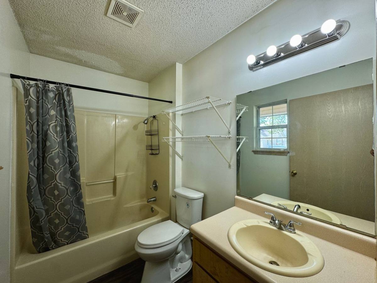Apartment for rent at 352 Curia Creek Lane, Cave City, AR 72521