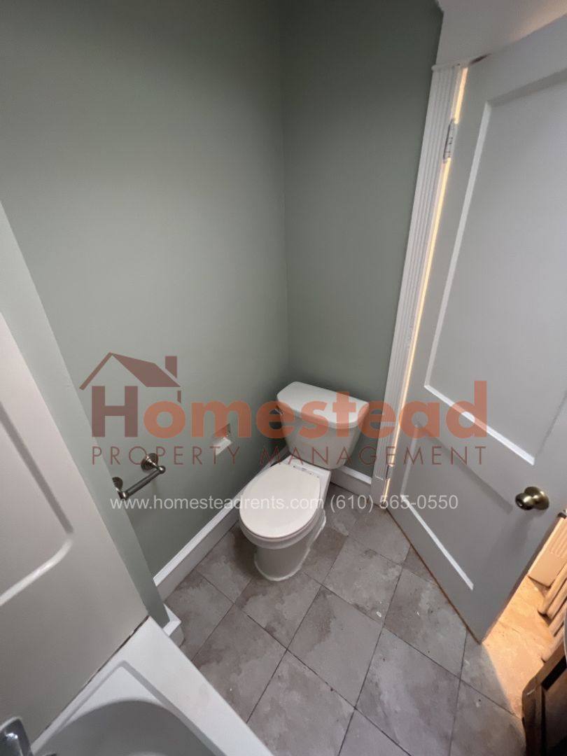 House for rent at 430 Glendale Rd, Upper Darby, PA 19082
